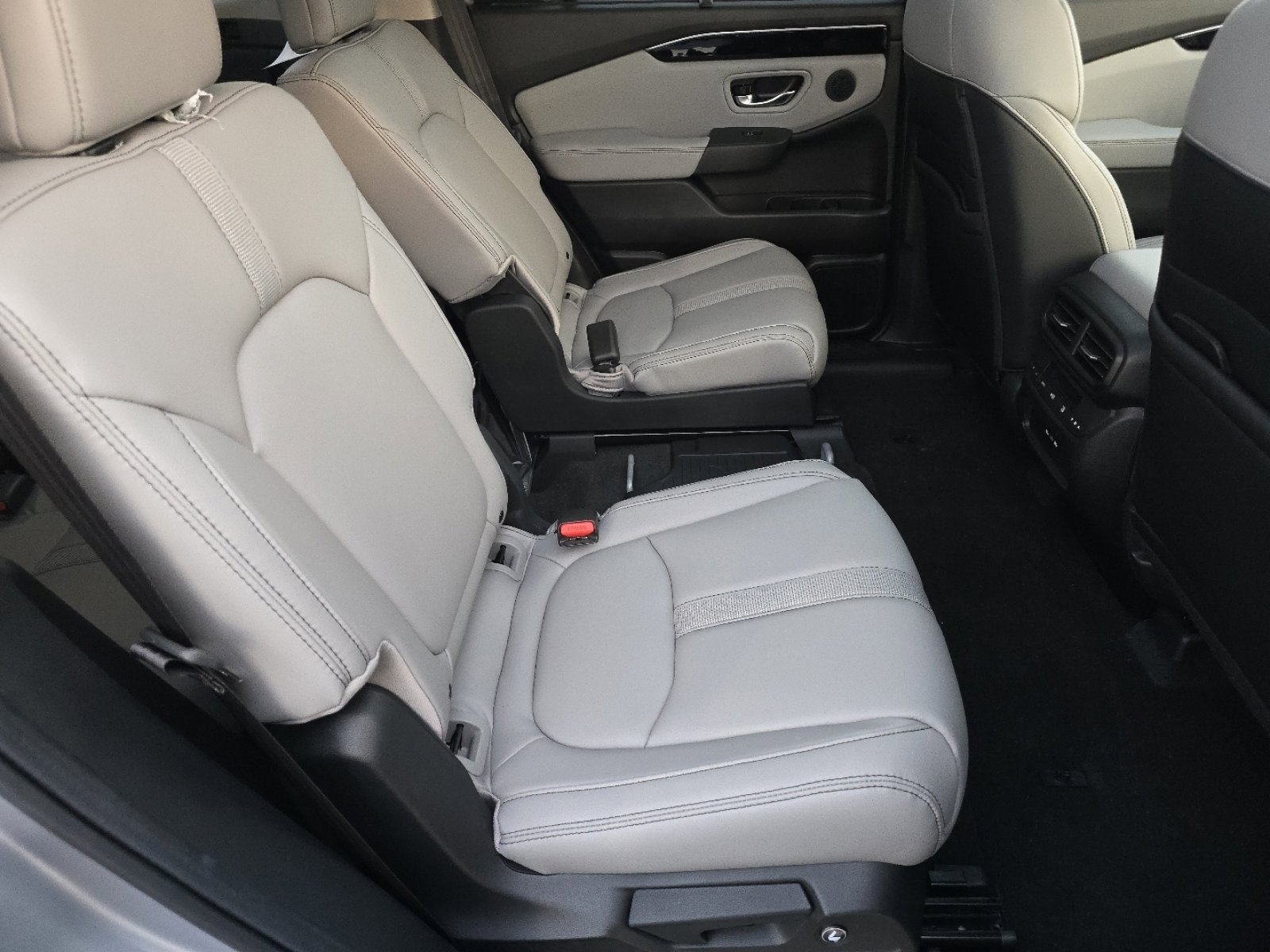 New 2025 Honda Pilot Touring image 27