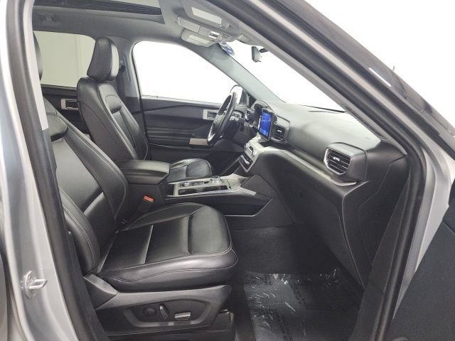 Used 2021 Ford Explorer XLT w/ Equipment Group 202A AWD/4WD image 14