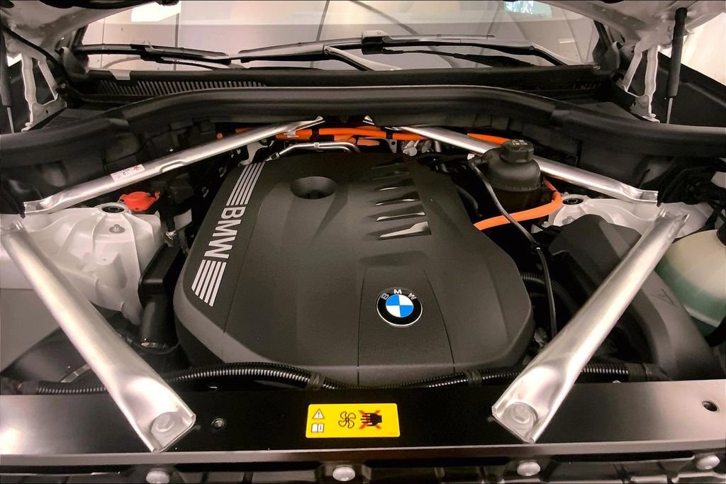 New 2026 BMW X5 xDrive50e w/ Climate Comfort Package image 8