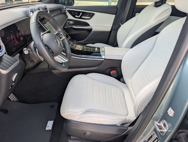 Used 2025 Mercedes-Benz GLC 350e 4MATIC image 8