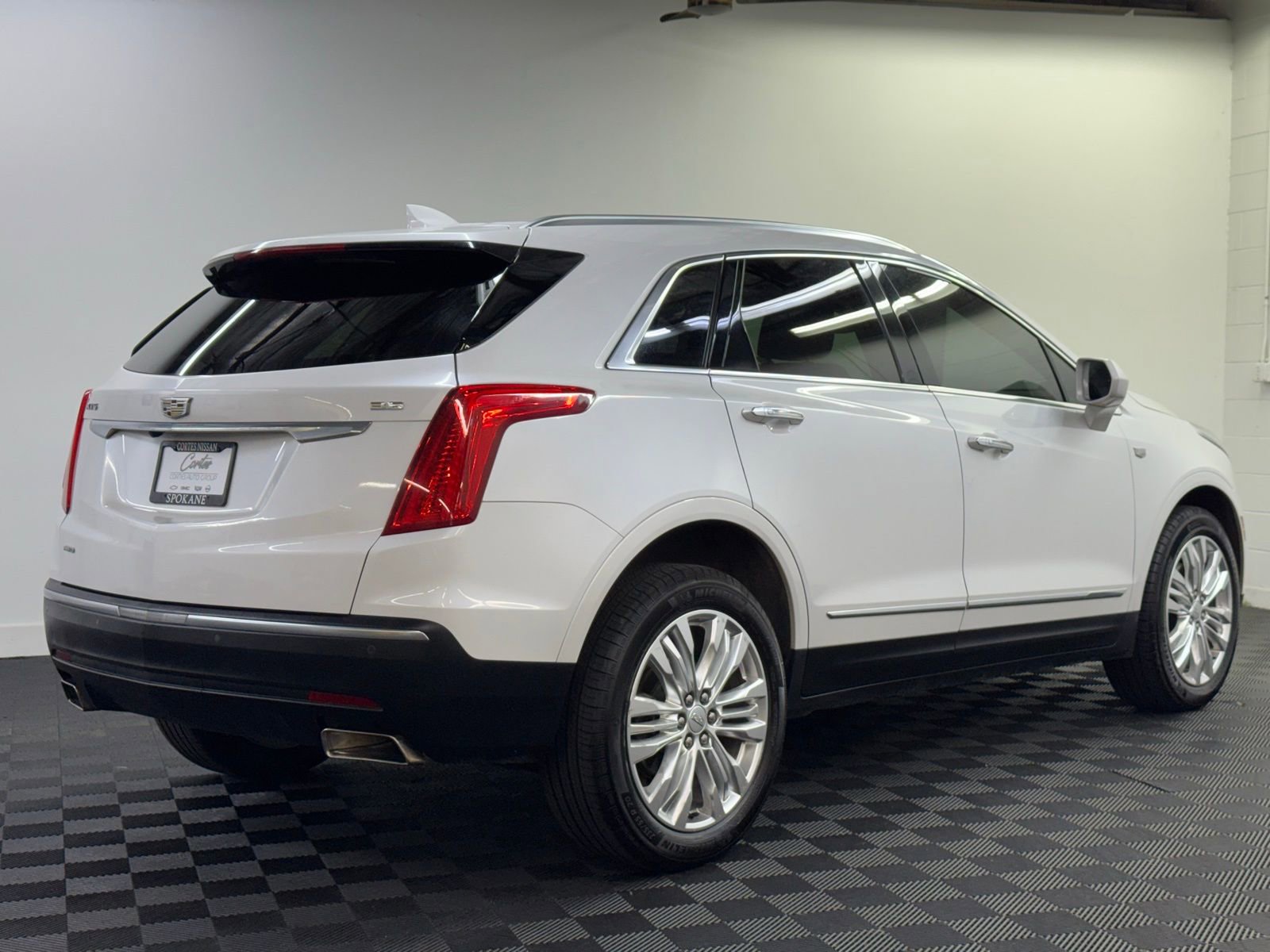 Used 2018 Cadillac XT5 Premium Luxury image 2