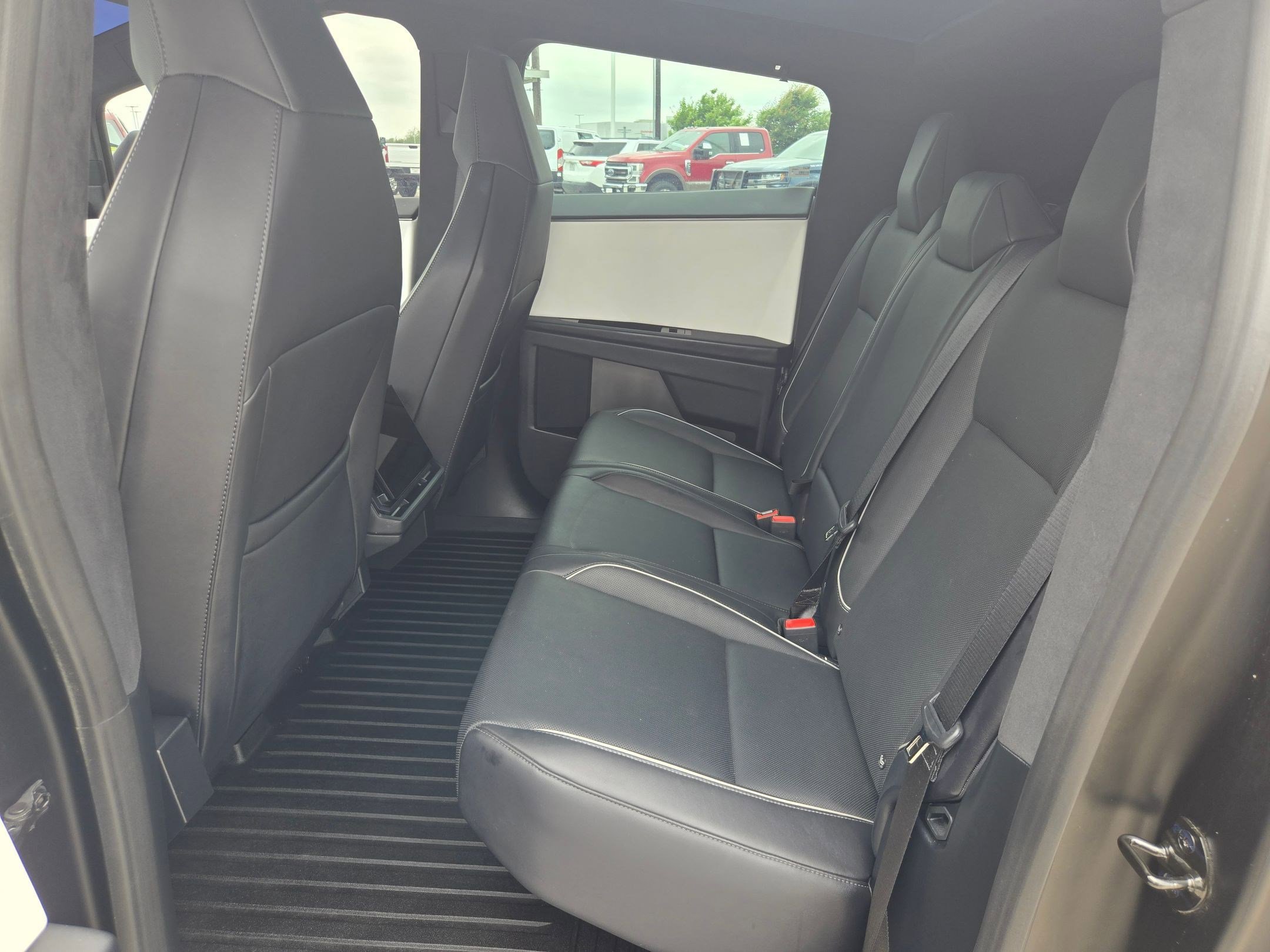 Used 2024 Tesla Cybertruck AWD Crew Cab image 13