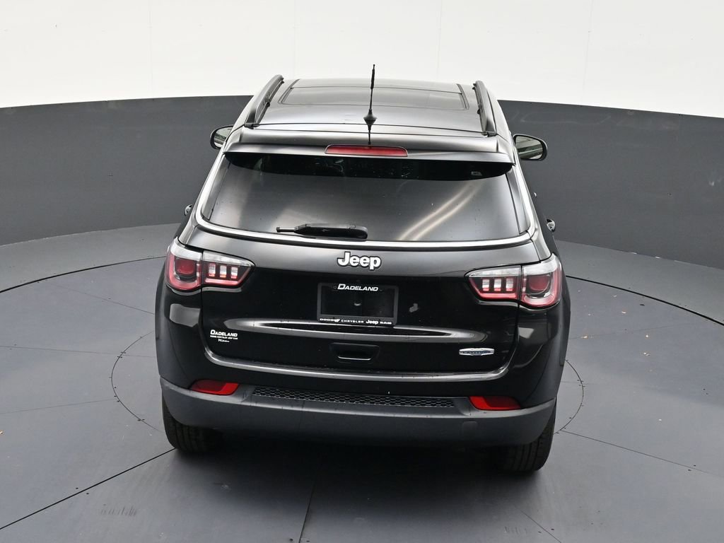 Used 2018 Jeep Compass Latitude FWD image 15