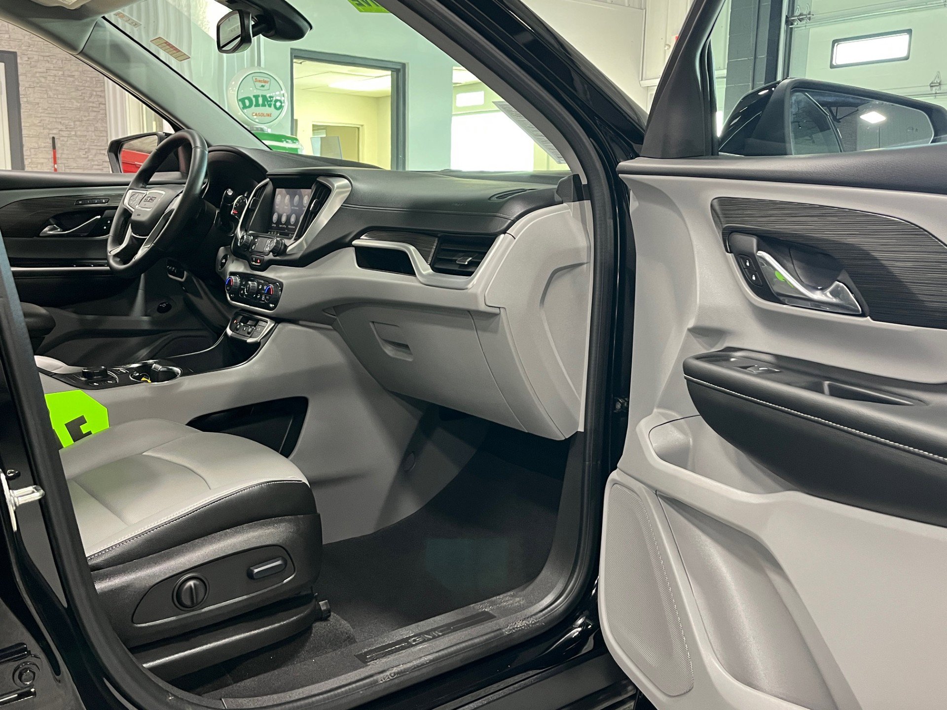 Certified 2024 GMC Terrain SLT w/ Tech Package image 7