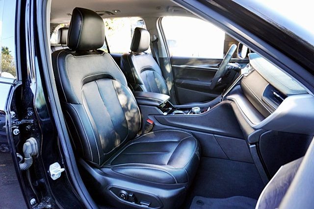 Used 2023 Jeep Grand Cherokee Limited w/ Trailer Tow Prep Group (B) image 12