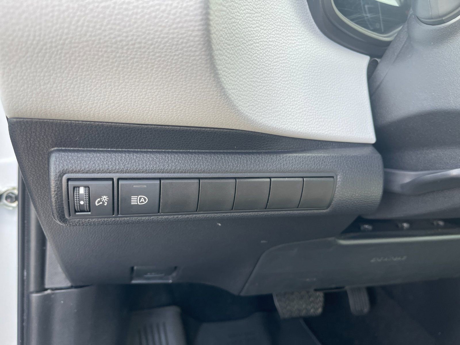 Used 2025 Toyota Corolla FX w/ Convenience Package FWD image 29