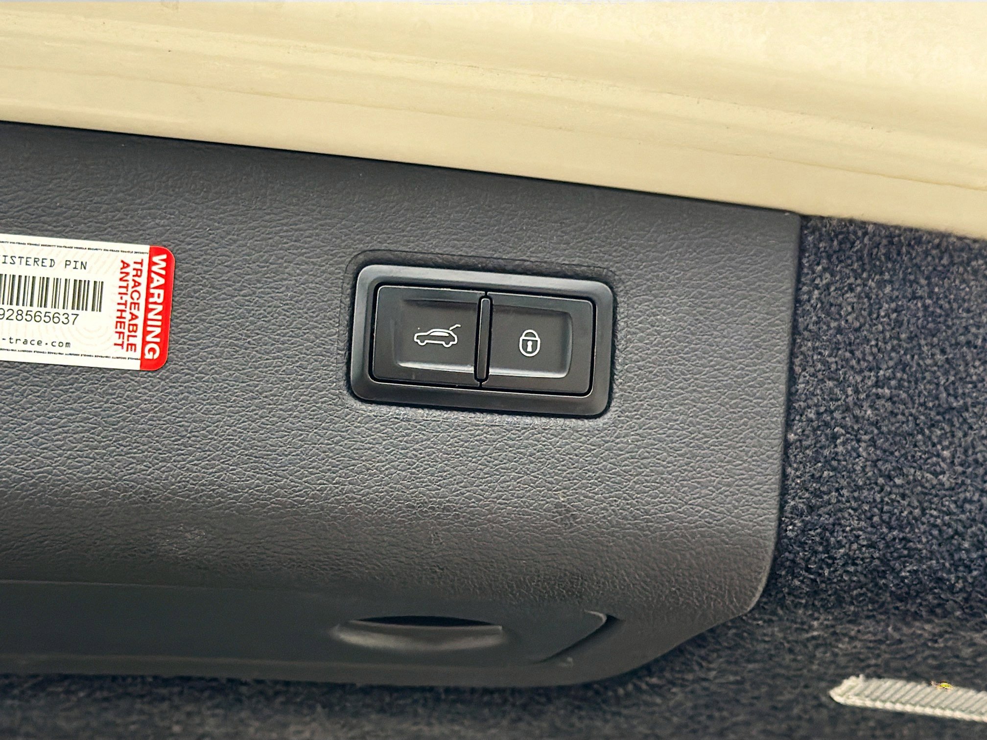 Used 2019 Bentley Bentayga image 13