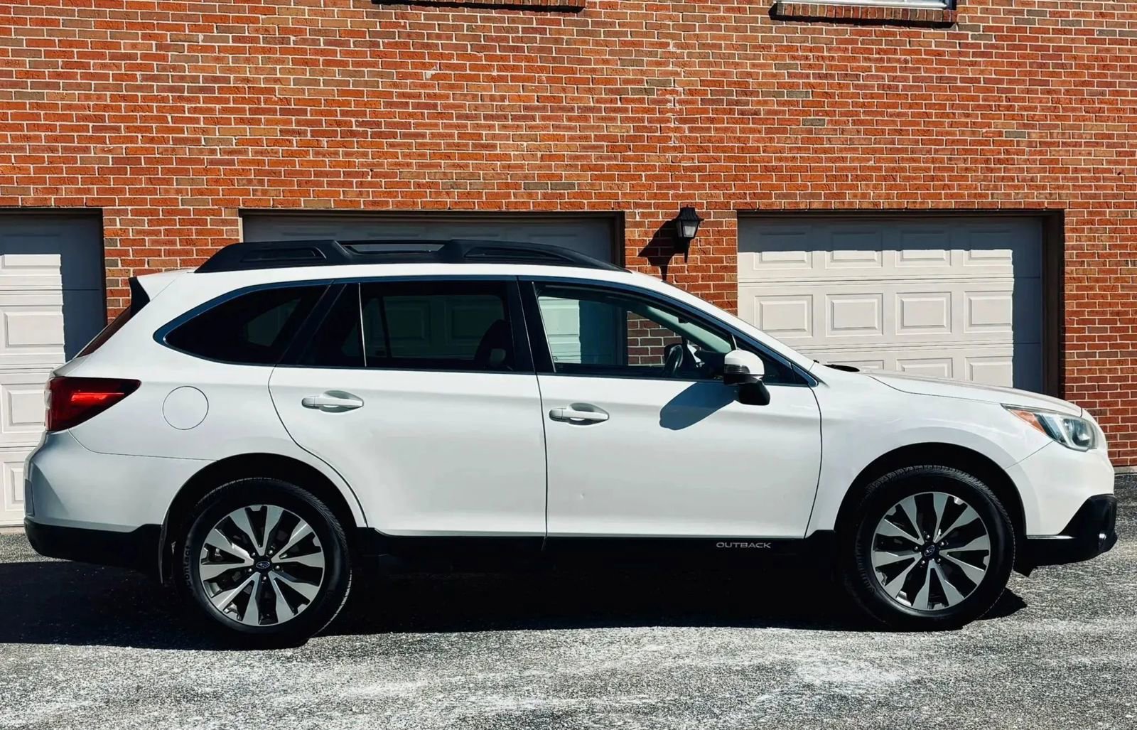 Used 2017 Subaru Outback 2.5i Limited image 2