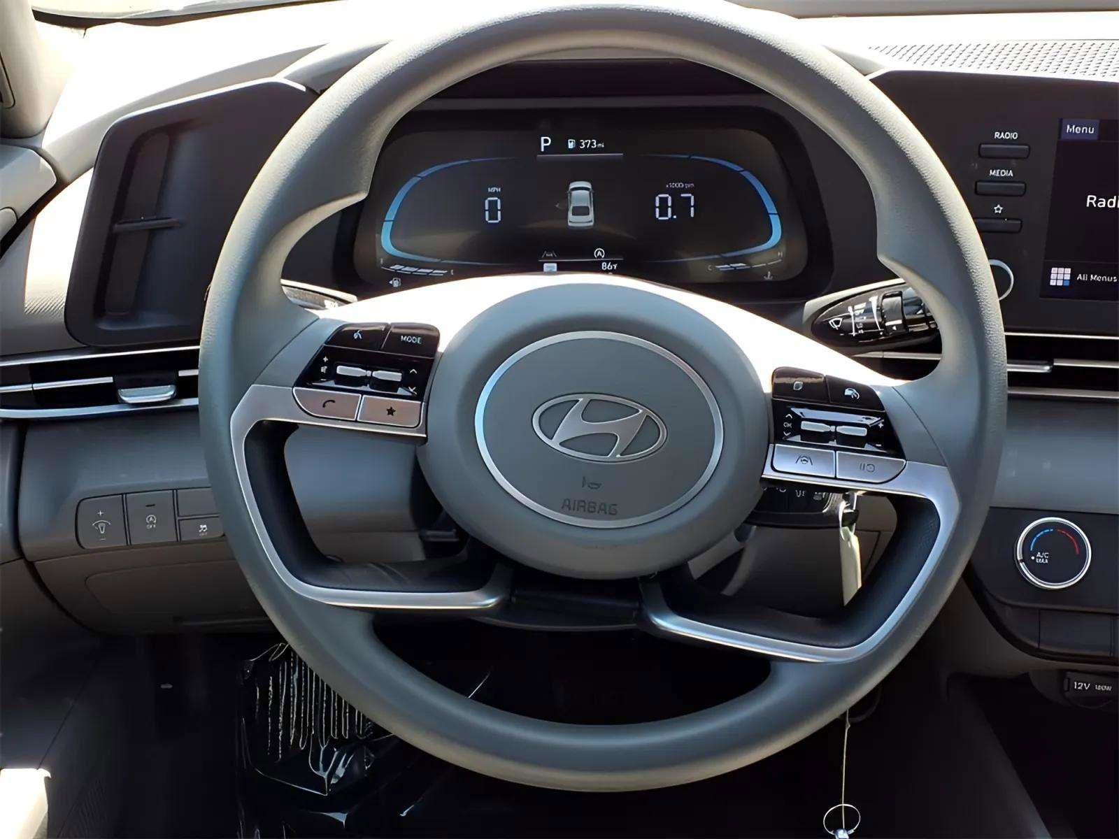 Certified 2024 Hyundai Elantra SE image 11