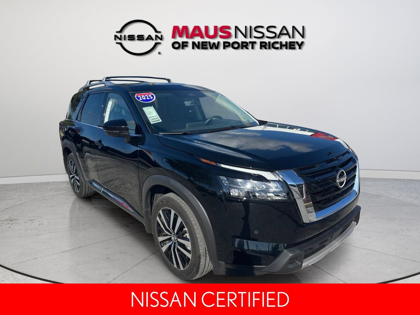 Certified 2025 Nissan Pathfinder Platinum w/ Cargo Package FWD image 2
