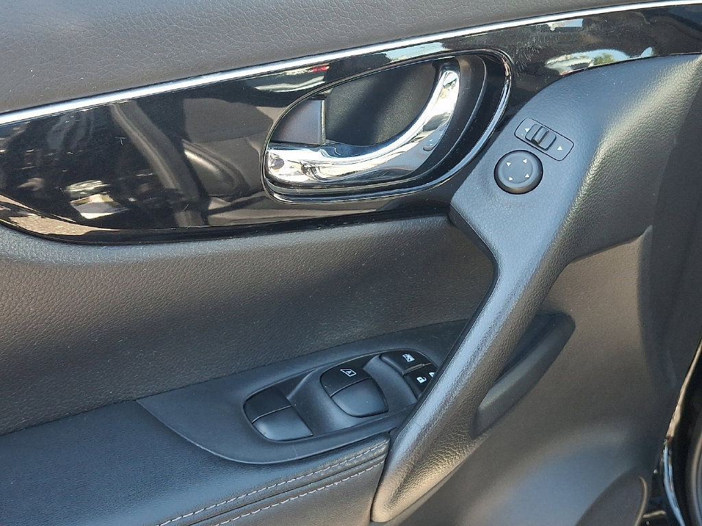 Used 2019 Nissan Rogue Sport SL w/ Premium Package AWD/4WD image 14