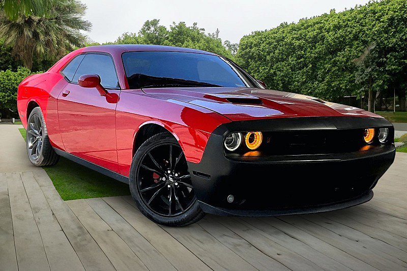 Used 2018 Dodge Challenger SXT w/ Blacktop Package RWD image 9