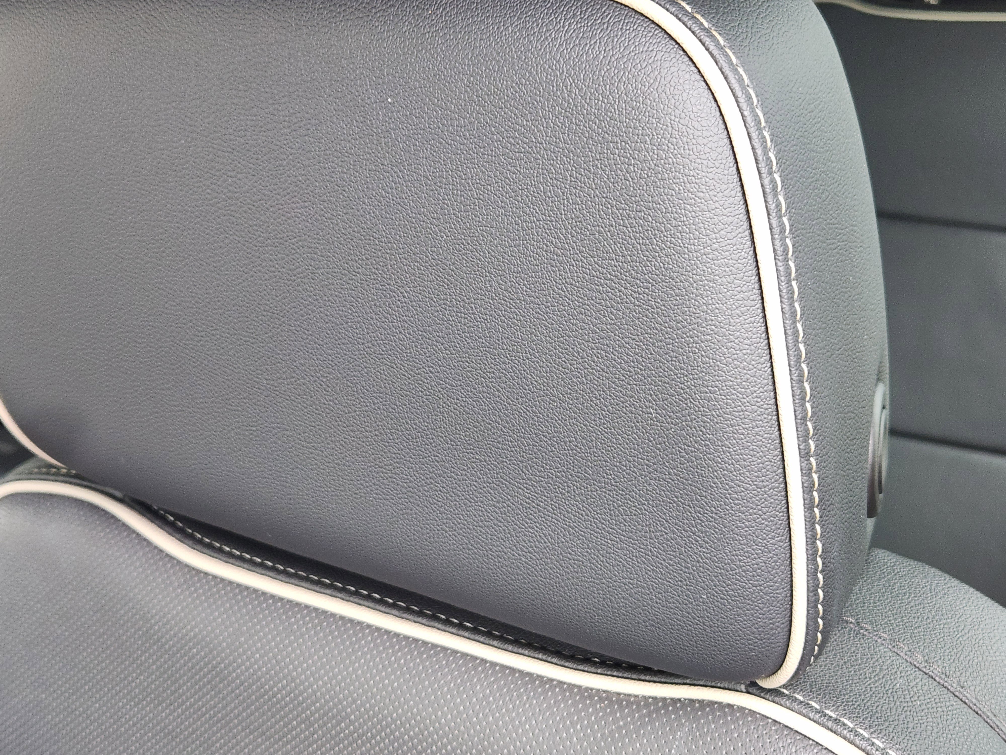 Used 2024 GMC Yukon XL SLT image 15