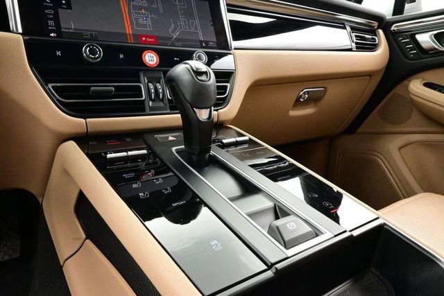 Certified 2023 Porsche Macan AWD/4WD image 11