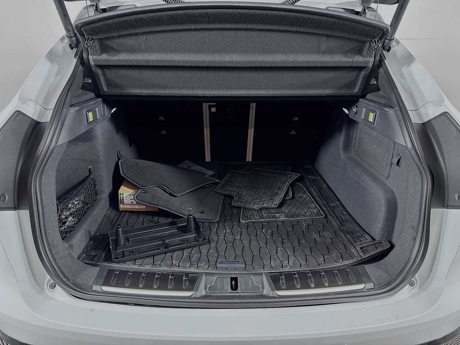 New 2025 Jaguar F-PACE R-Dynamic S image 24