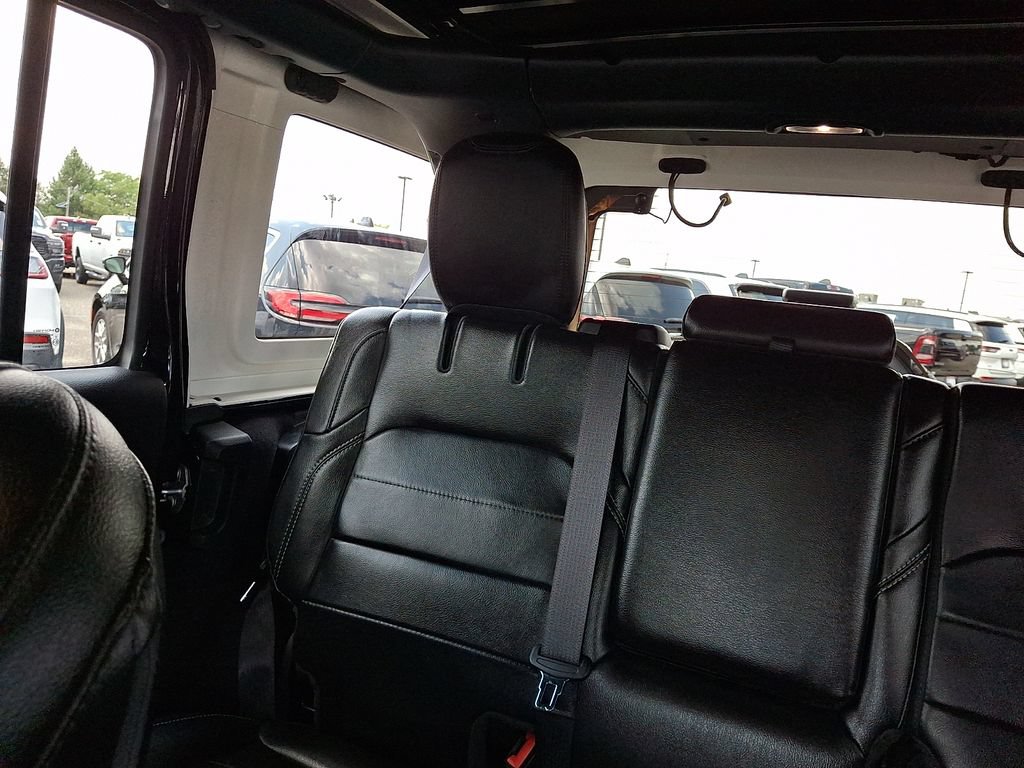 Used 2023 Jeep Wrangler Unlimited Sahara w/ Cold Weather Group AWD/4WD image 19