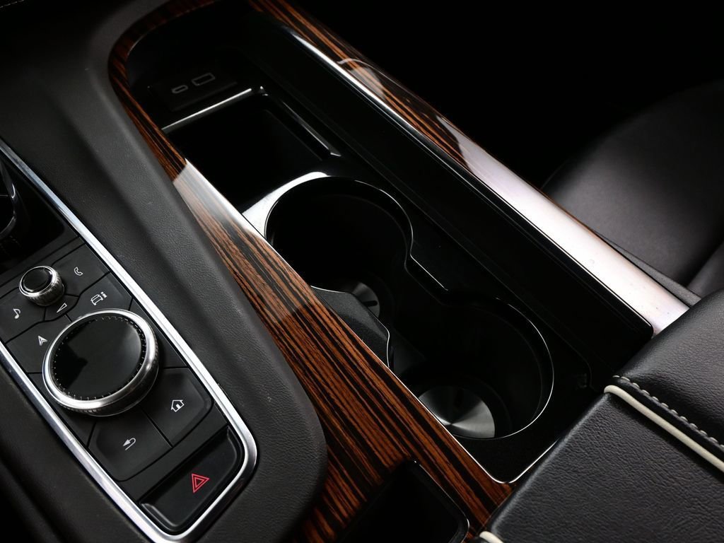 Used 2024 Cadillac Escalade Luxury RWD image 29