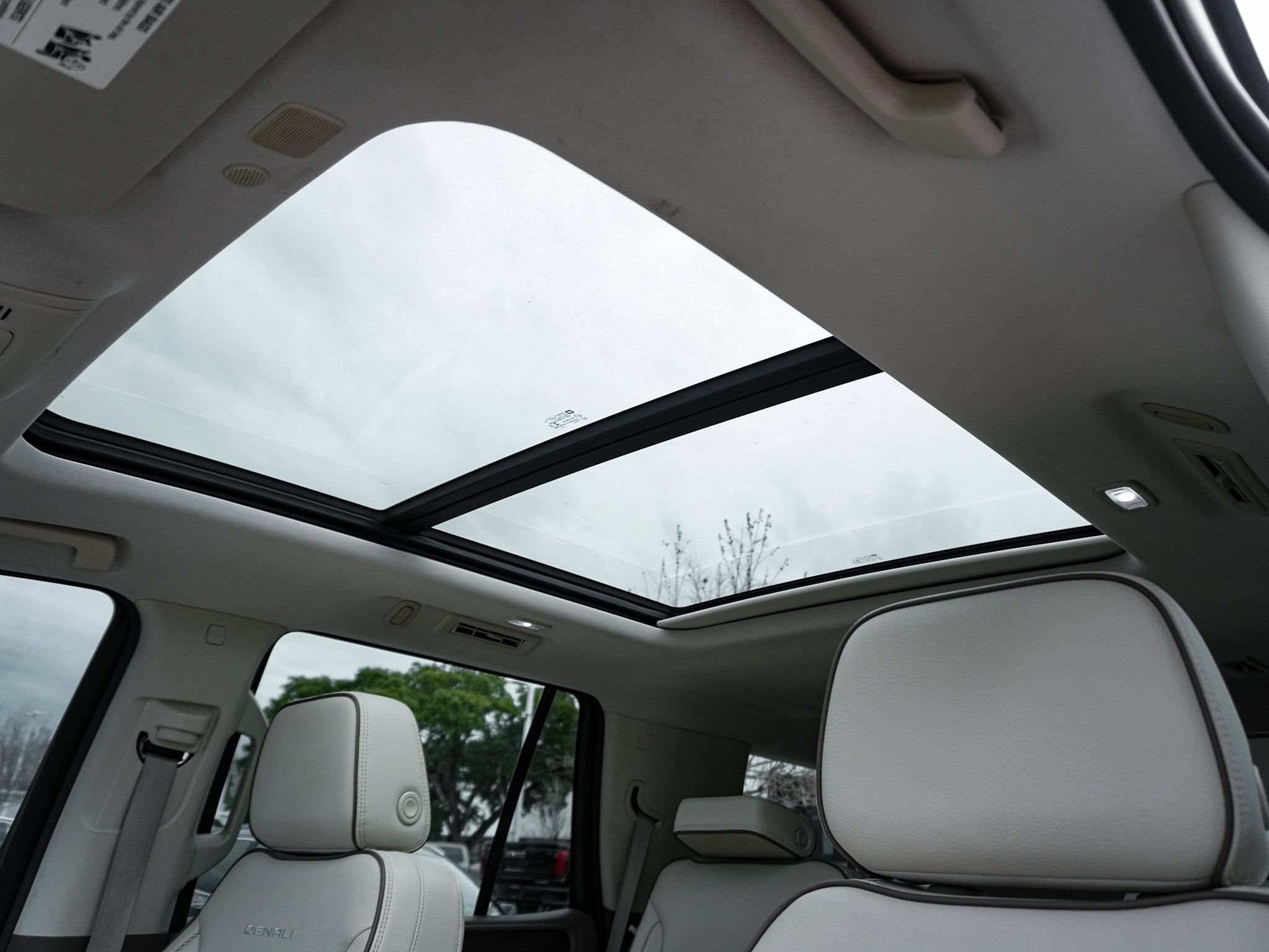 Used 2022 GMC Yukon Denali image 28