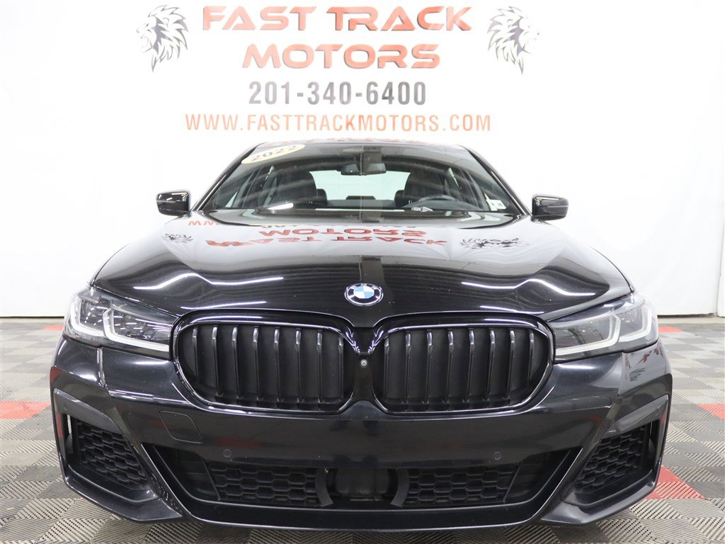 Used 2022 BMW M550i xDrive w/ Executive Package image 2