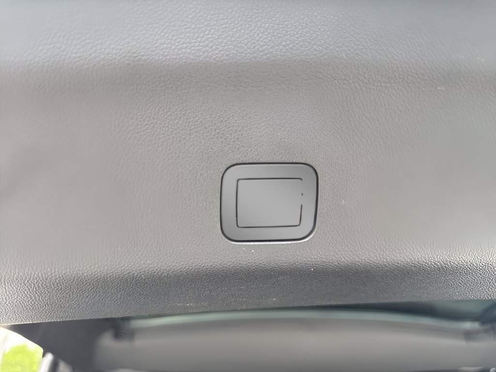 Used 2025 Chevrolet Tahoe LT AWD/4WD image 32