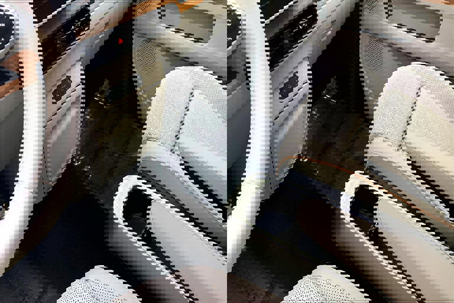 Used 2025 Volkswagen ID. Buzz 1st Edition image 15