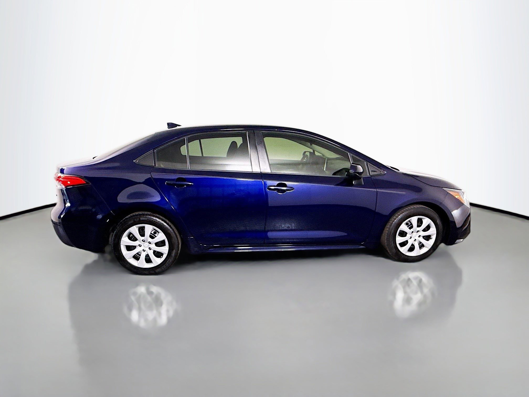Used 2021 Toyota Corolla LE image 11