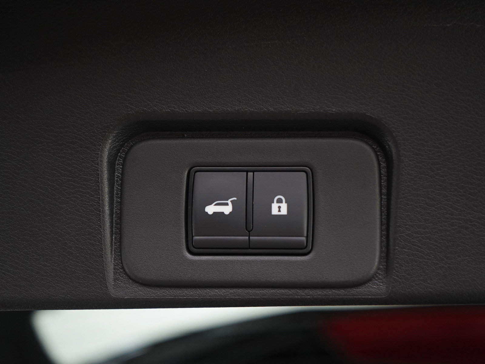 Used 2025 Nissan Rogue SV image 17