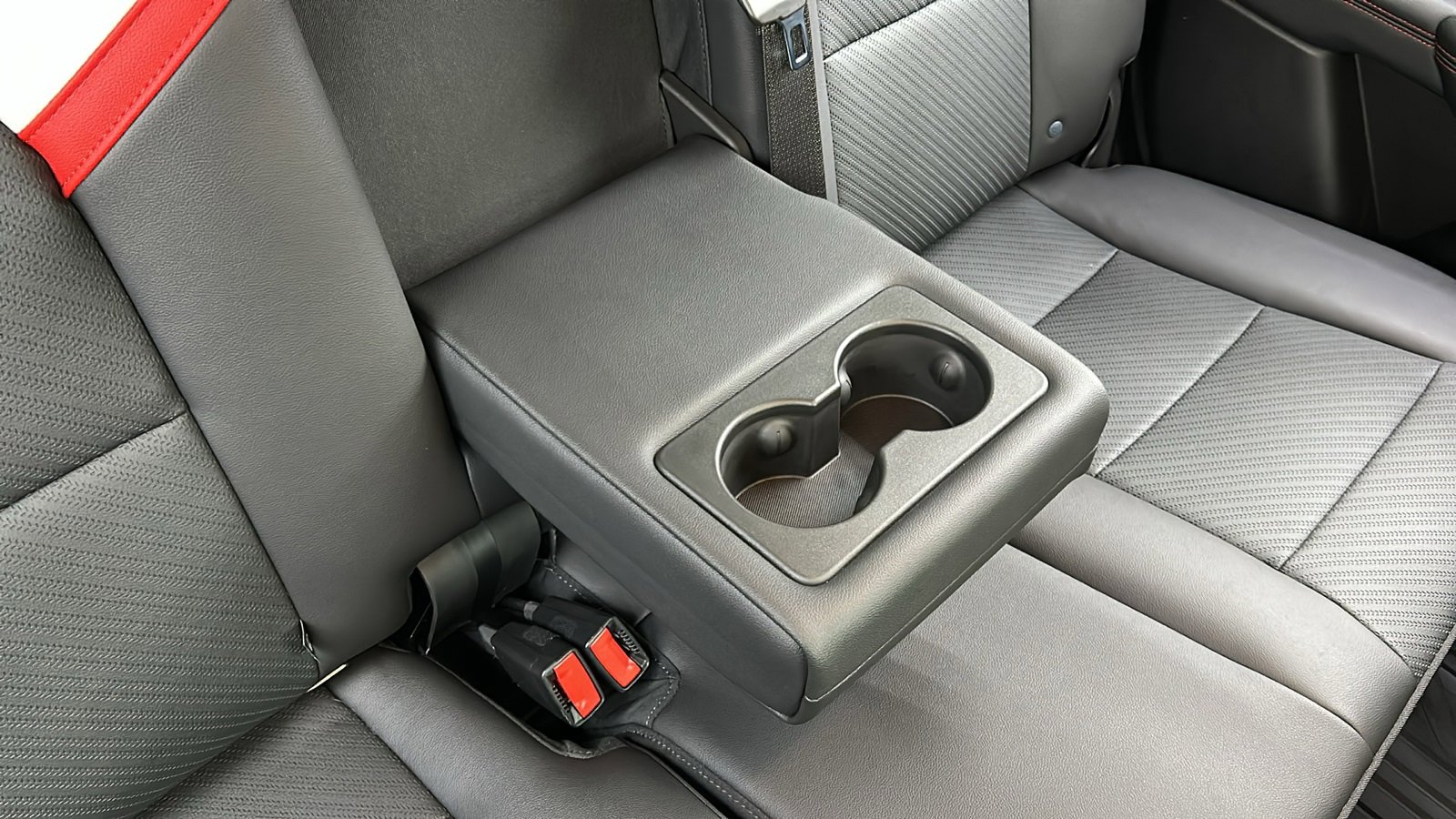 Used 2024 GMC Canyon AT4X image 39