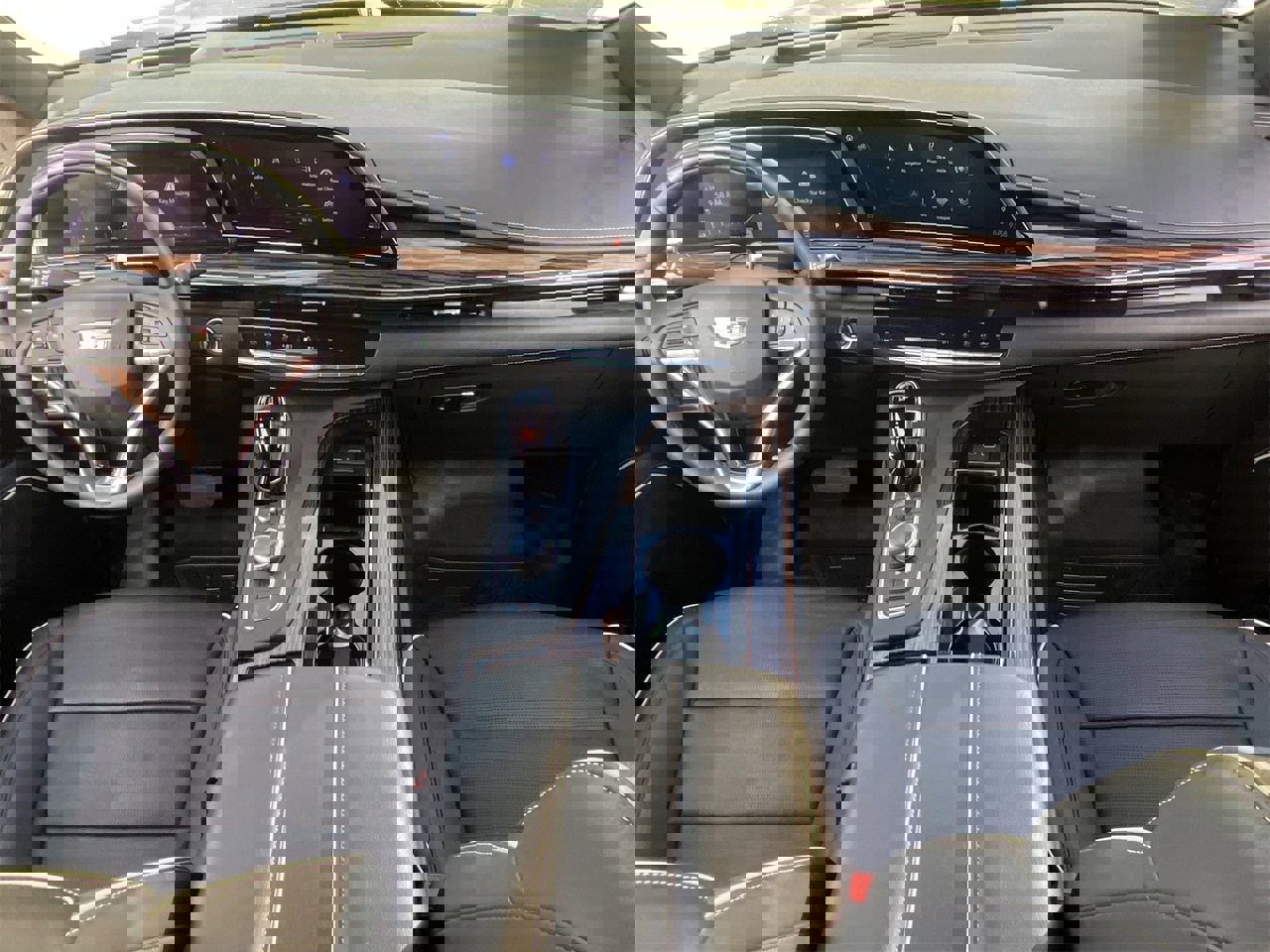 Used 2022 Cadillac Escalade Premium Luxury w/ Performance Package image 15