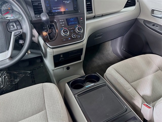 Used 2016 Toyota Sienna LE image 24