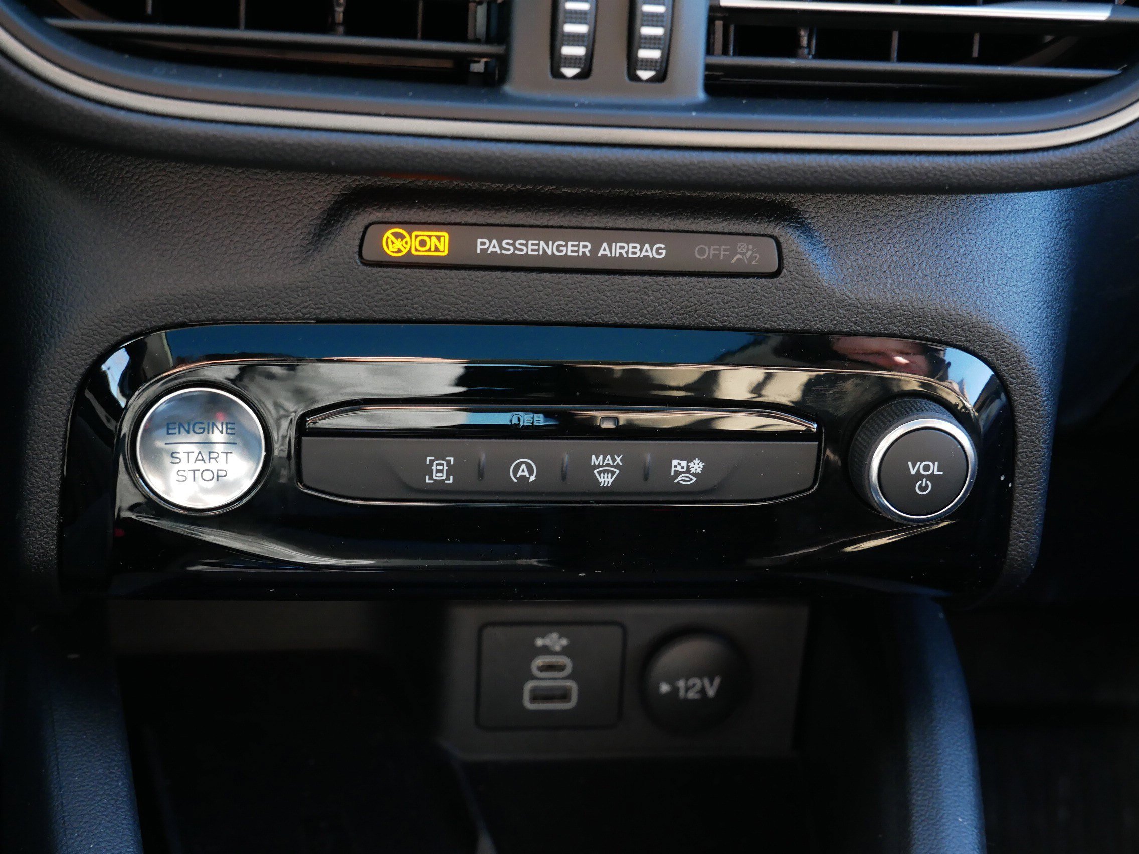 New 2025 Ford Escape Active w/ Active Premium Tech Pack image 33