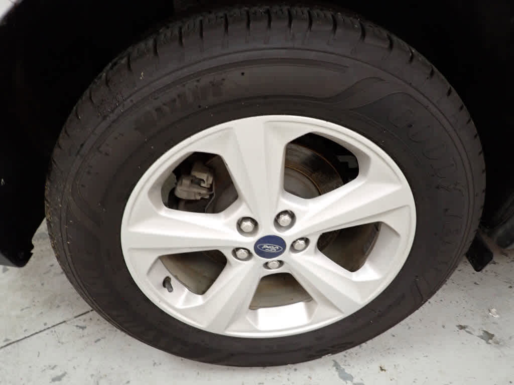 Used 2019 Ford Edge SE image 7