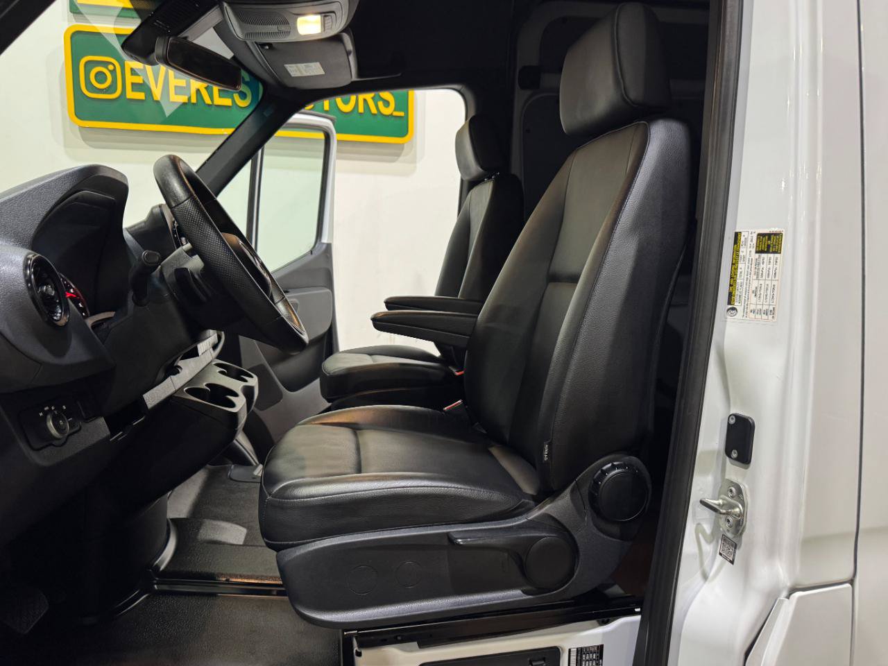 Used 2025 Mercedes-Benz Sprinter 2500 image 10