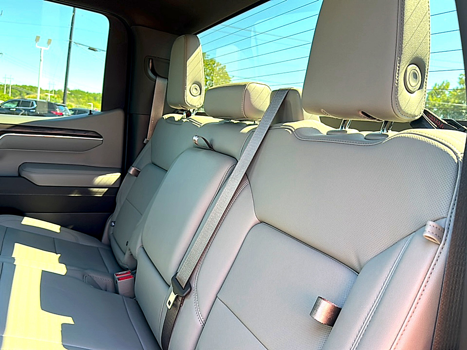 Used 2023 GMC Sierra 1500 SLT AWD/4WD image 19
