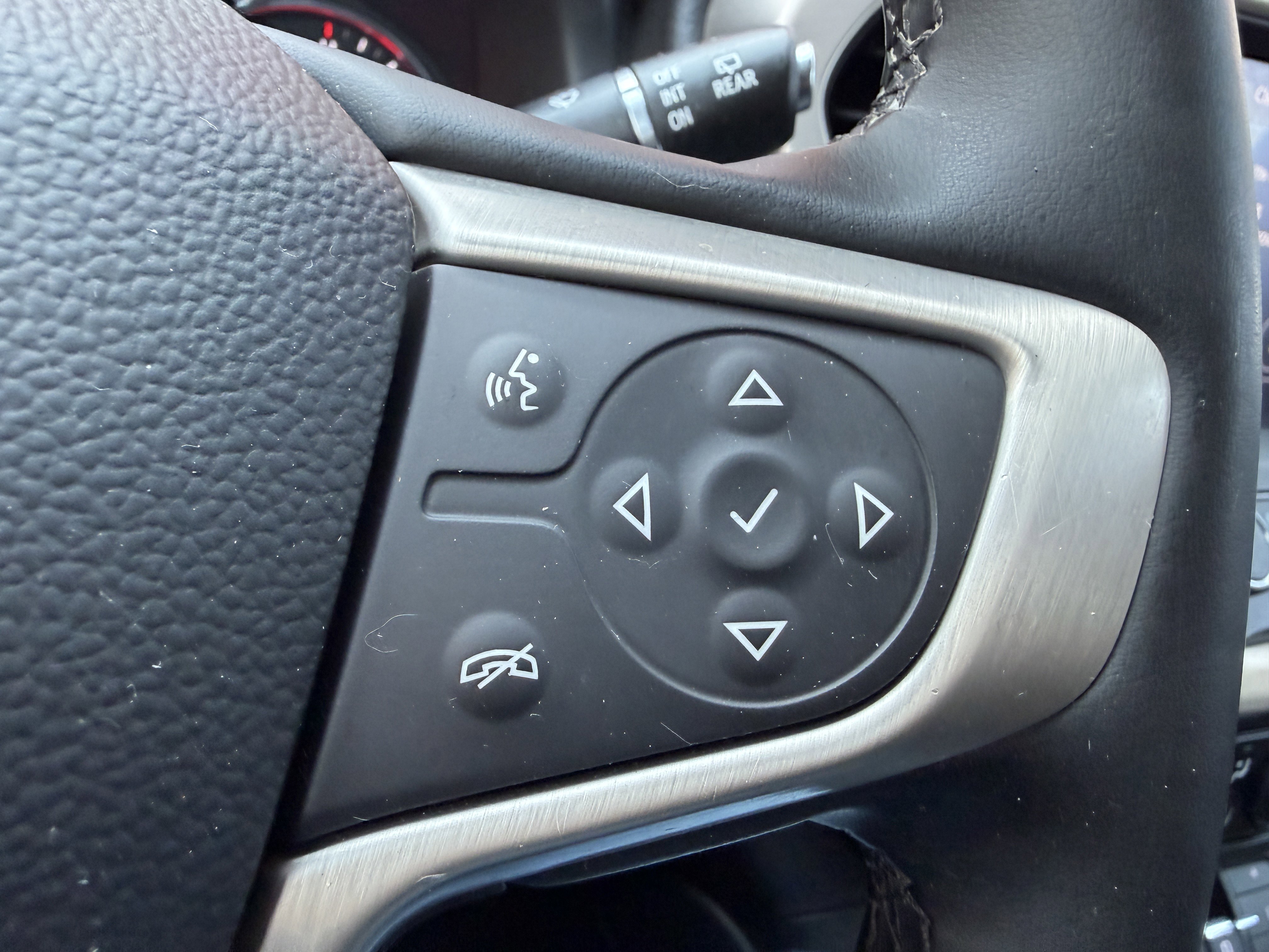 Used 2023 GMC Acadia Denali w/ Denali Ultimate Package image 8