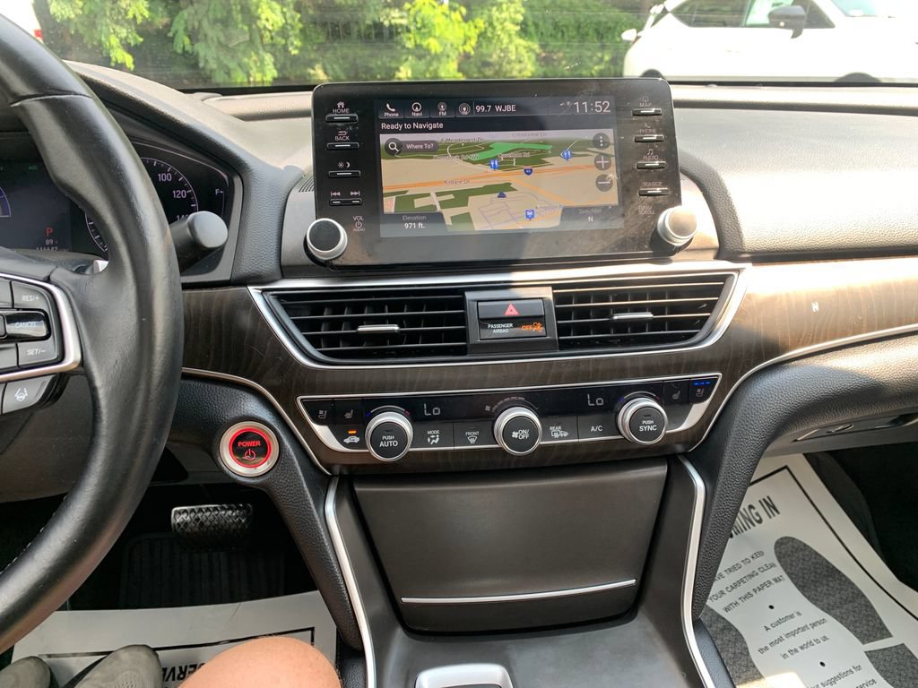 Used 2018 Honda Accord Touring image 11