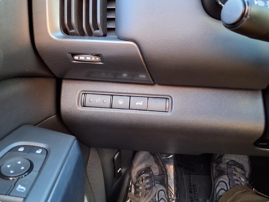 Used 2025 Nissan Pathfinder Rock Creek AWD/4WD image 18