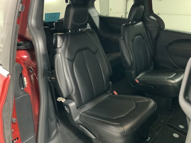 Used 2025 Chrysler Pacifica Select FWD image 21