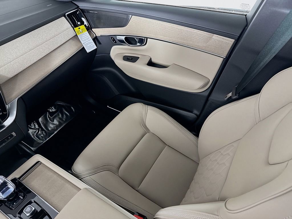 New 2026 Volvo XC90 B6 Plus w/ Protection Package Premier image 24