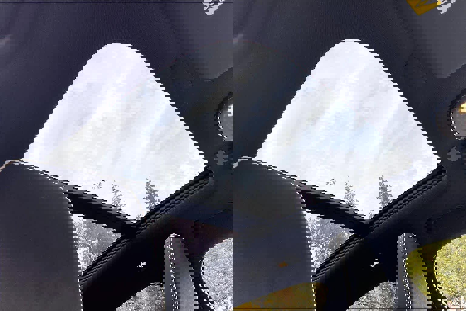 Used 2023 Volvo XC40 Recharge Ultimate image 25