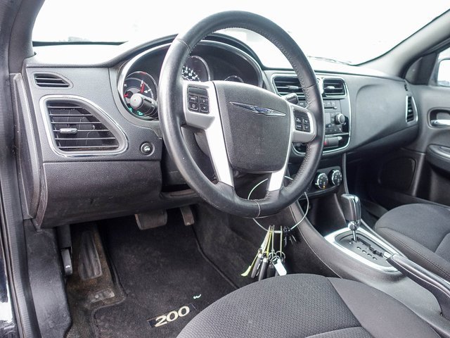 Used 2014 Chrysler 200 Touring image 2
