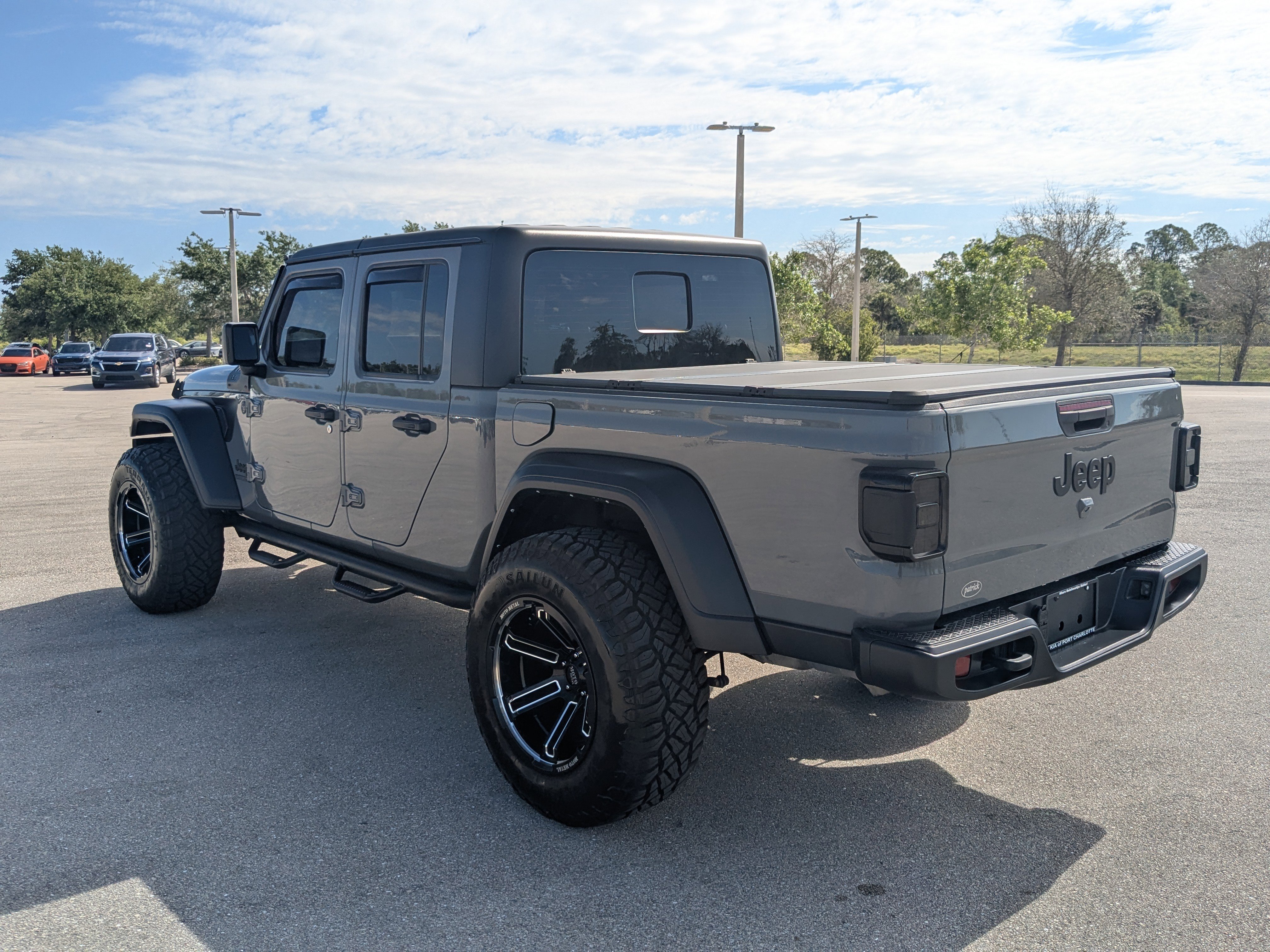Used 2022 Jeep Gladiator Sport AWD/4WD image 7