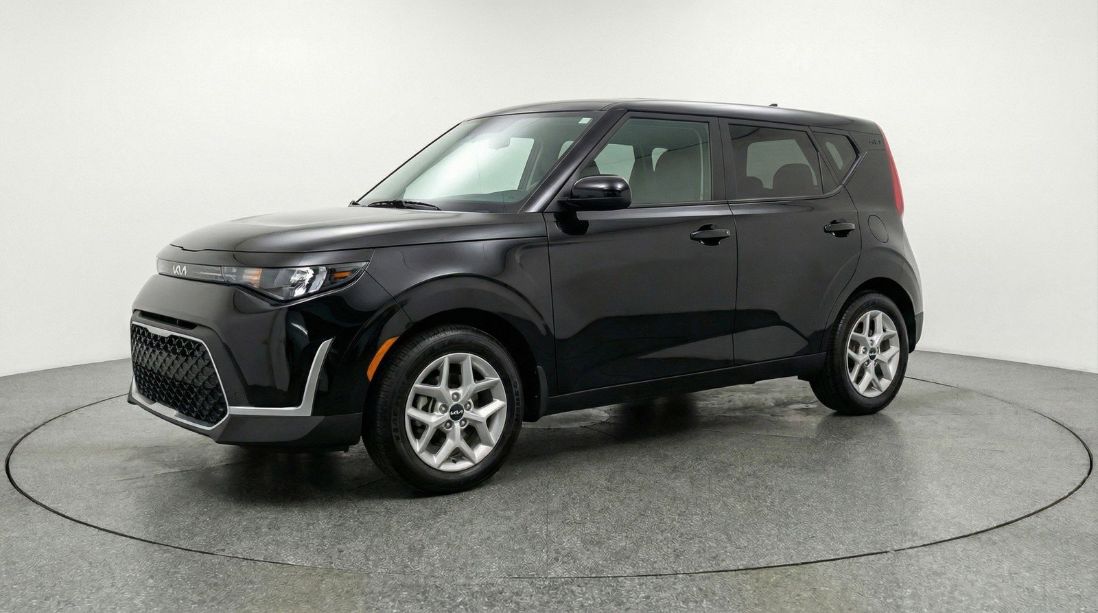 Used 2025 Kia Soul LX w/ LX Technology Package image 2