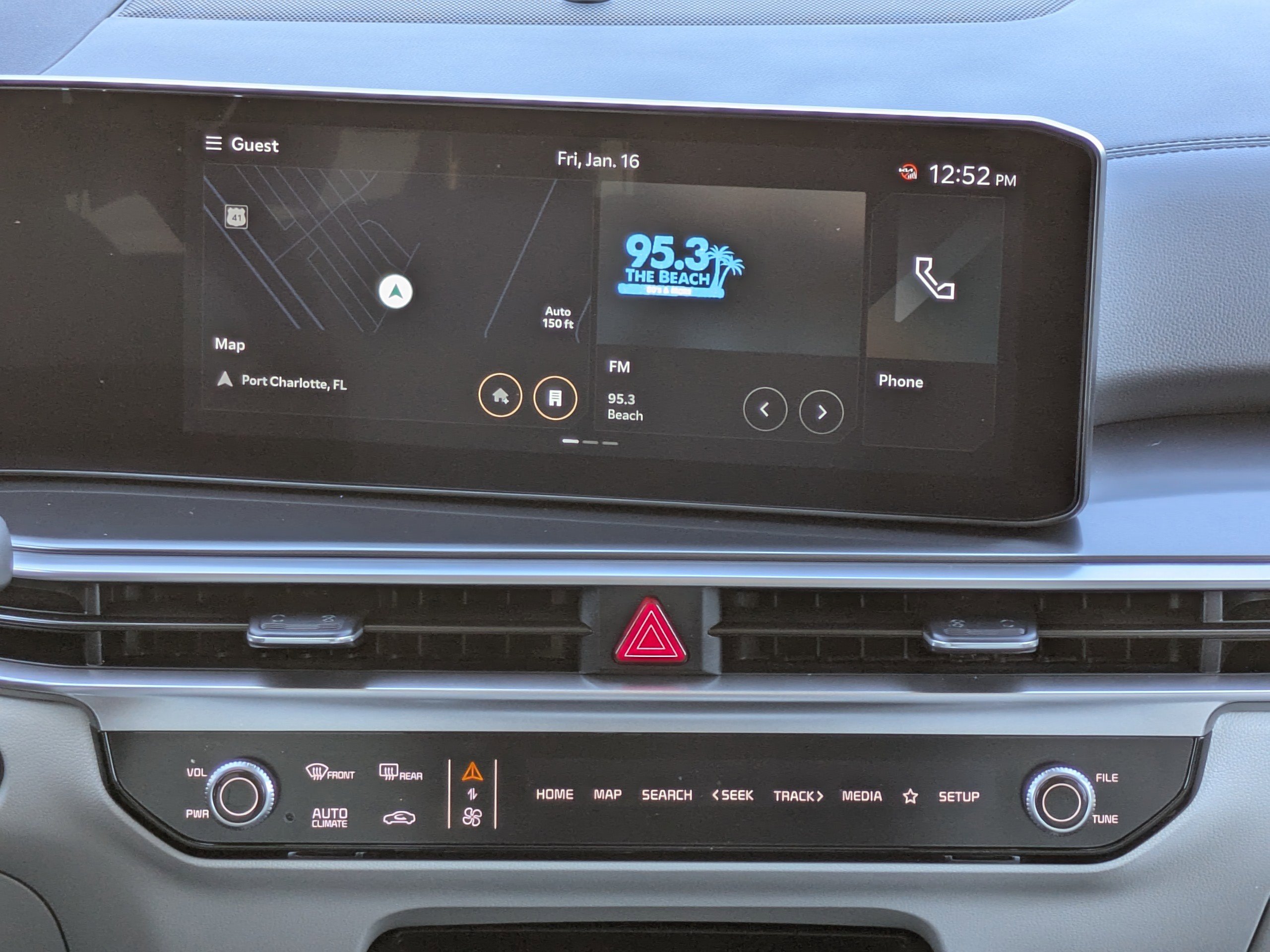 Certified 2025 Kia Sorento S image 23