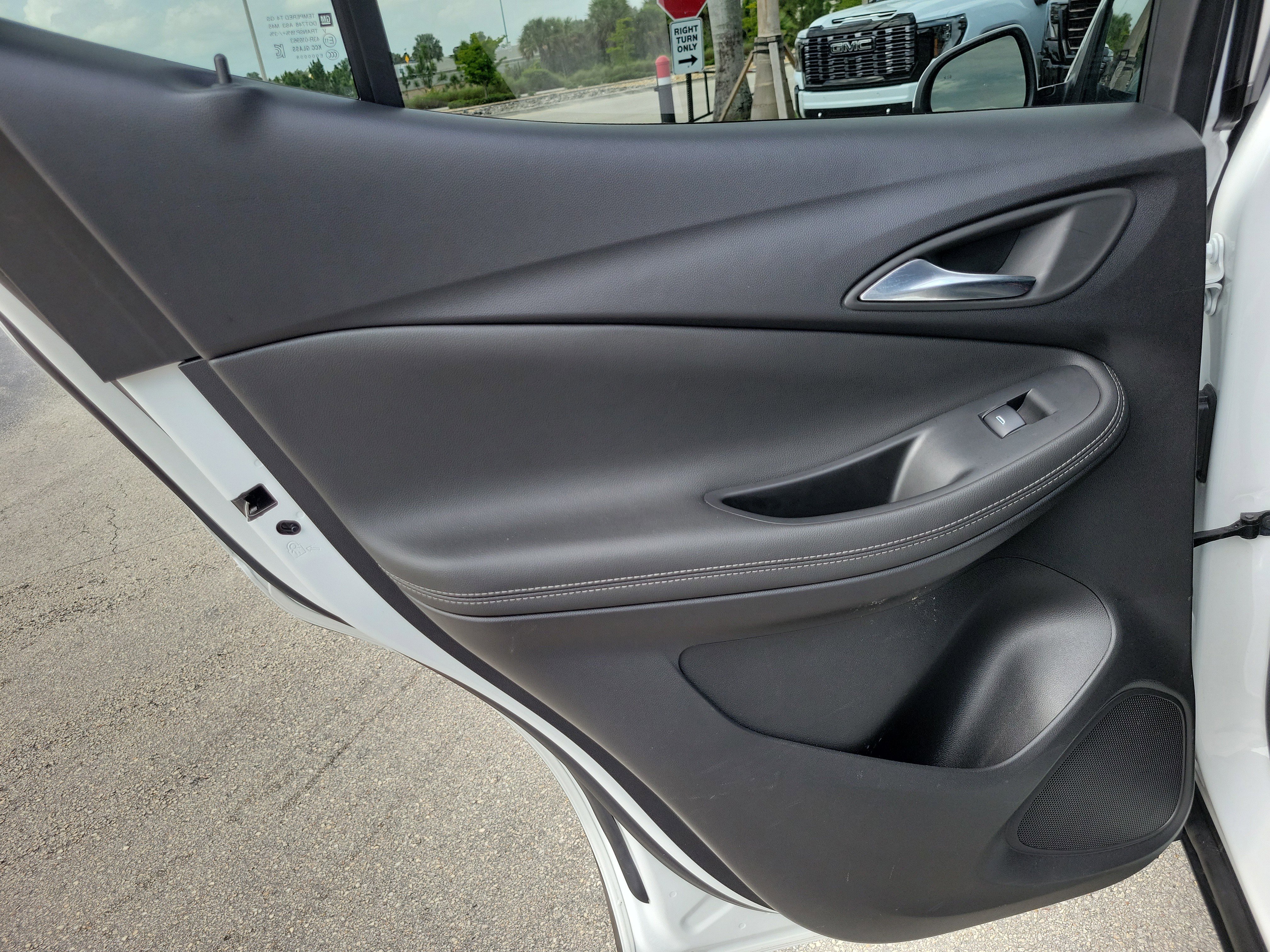 Used 2024 Buick Encore GX Preferred FWD image 24