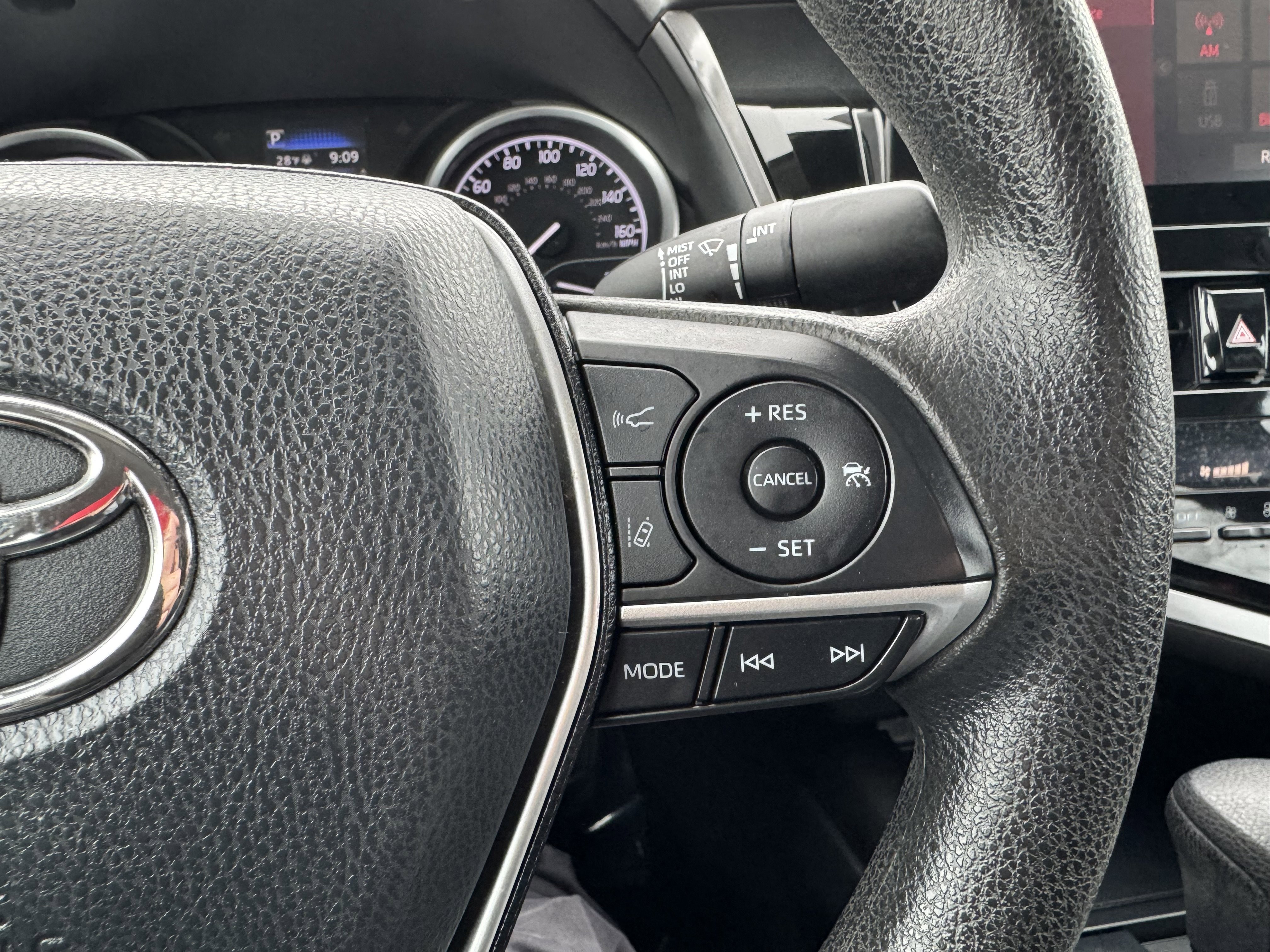 Used 2021 Toyota Camry LE image 33