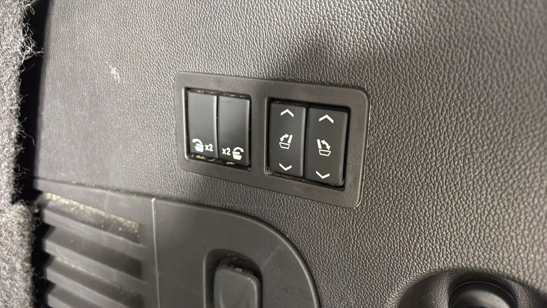 Used 2020 Cadillac Escalade Premium Luxury w/ LPO, Radiant Package image 8