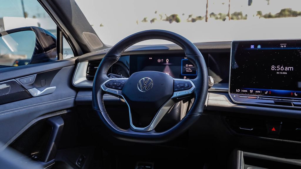 Used 2025 Volkswagen Tiguan SE R-Line image 17