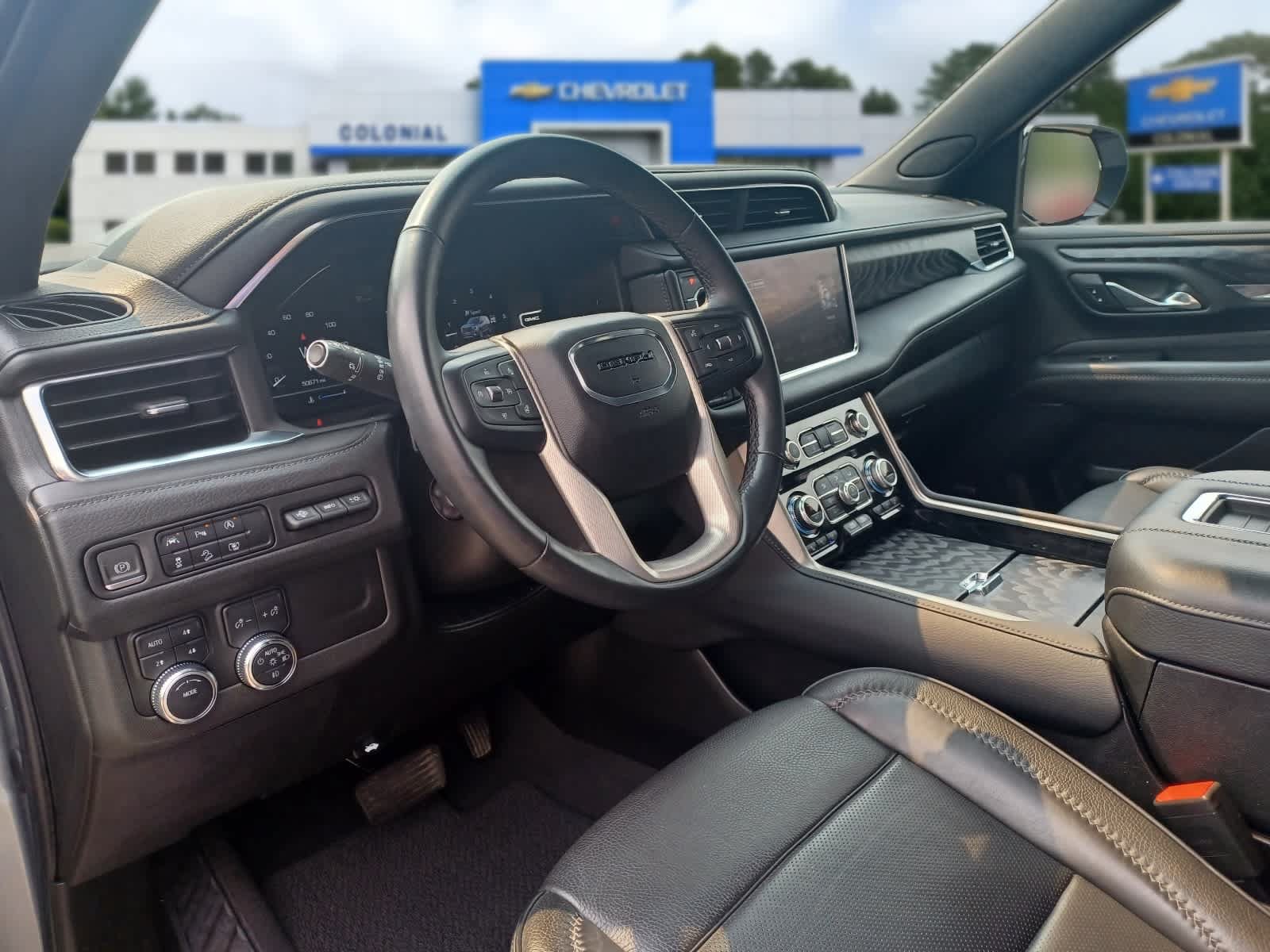 Used 2023 GMC Yukon XL Denali AWD/4WD image 8