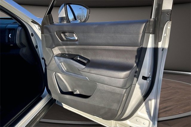 Certified 2025 Nissan Pathfinder SL image 22